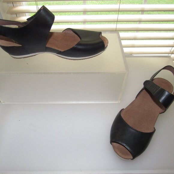 Dansko Vera Black Leather Peep-Toe Slingback Wedge Sandals Size 36 (US 5.5 - 6) - Picture 2 of 10
